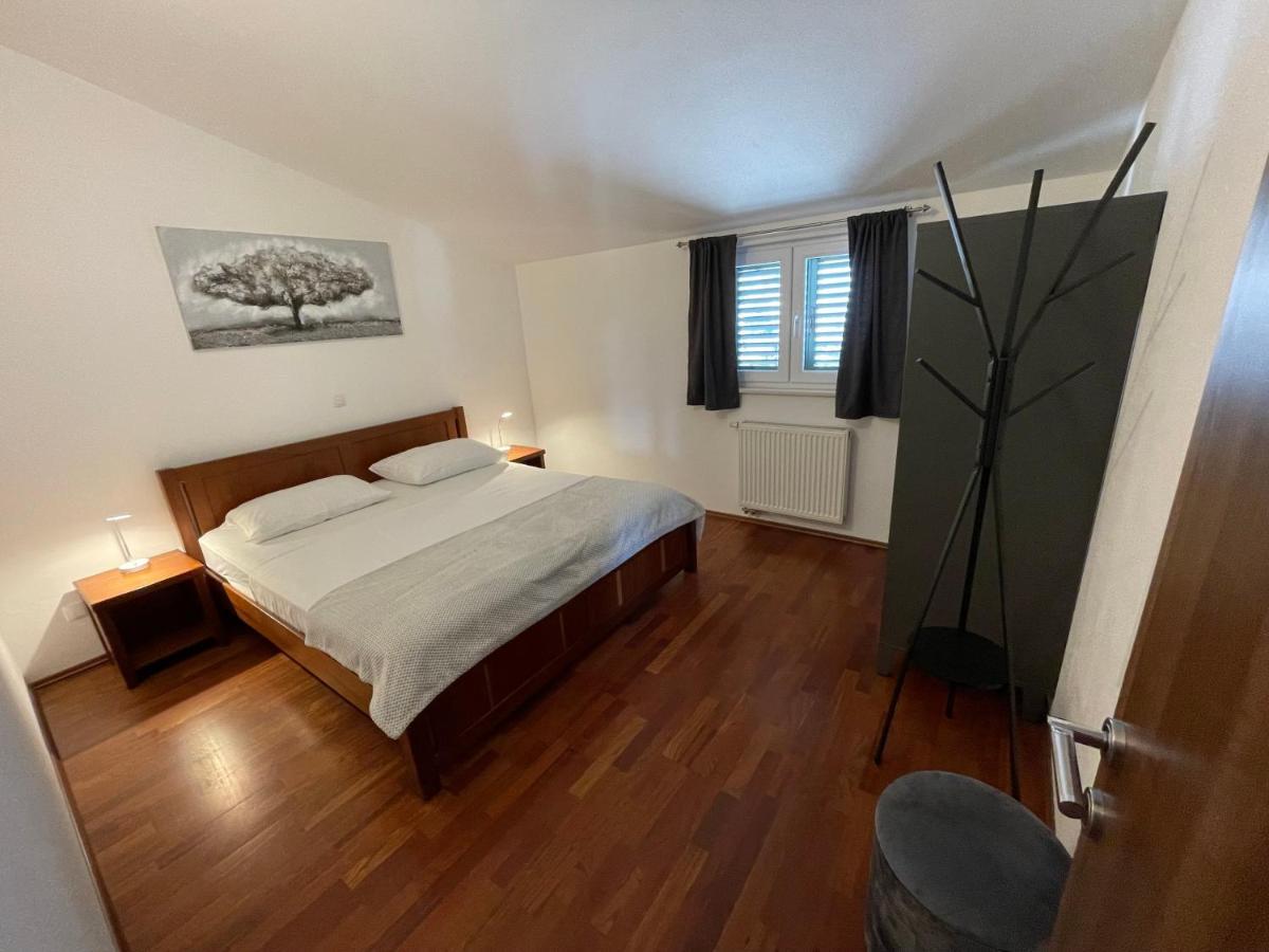Apartments Cavar Trogir Bagian luar foto