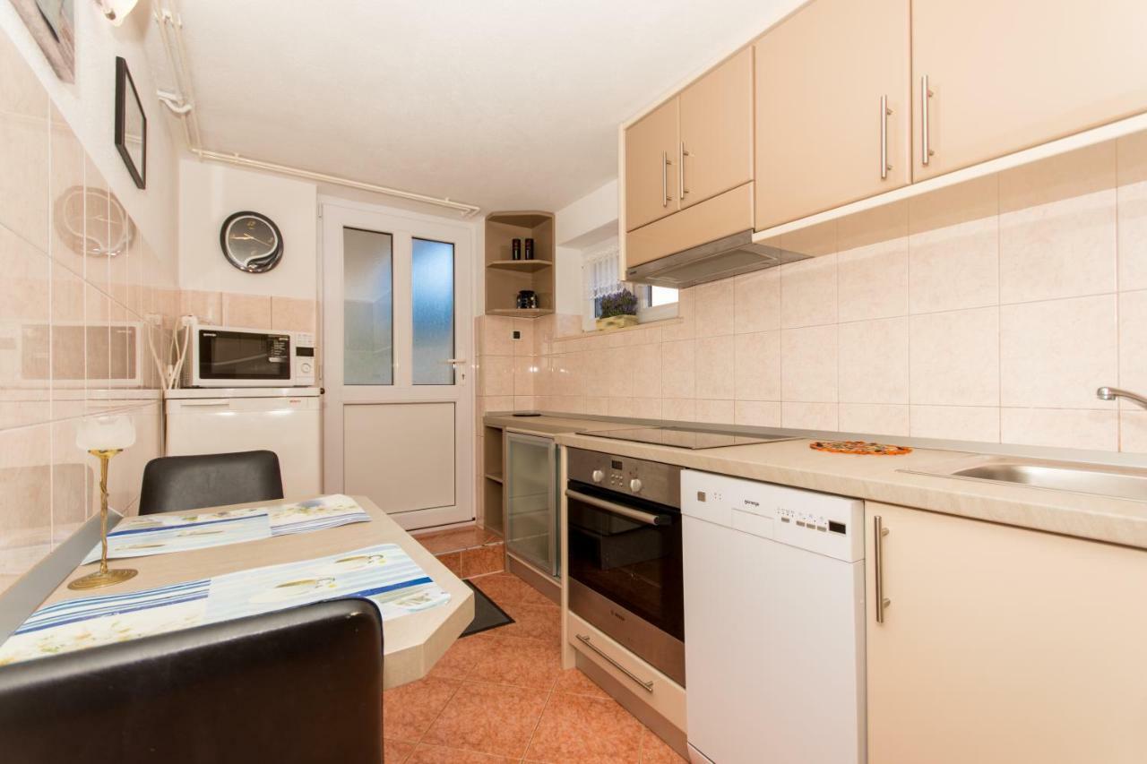 Apartments Cavar Trogir Bagian luar foto