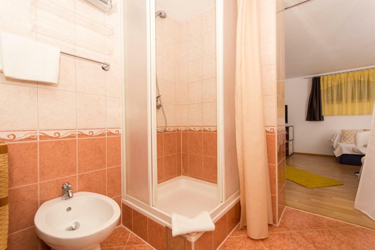 Apartments Cavar Trogir Bagian luar foto
