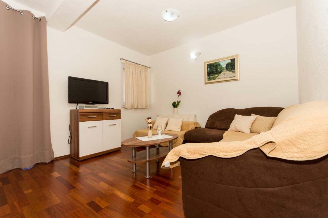 Apartments Cavar Trogir Bagian luar foto