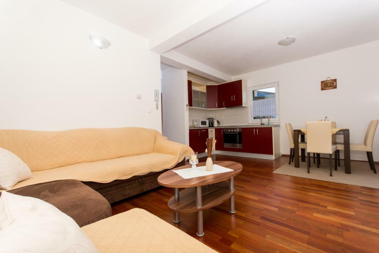 Apartments Cavar Trogir Bagian luar foto