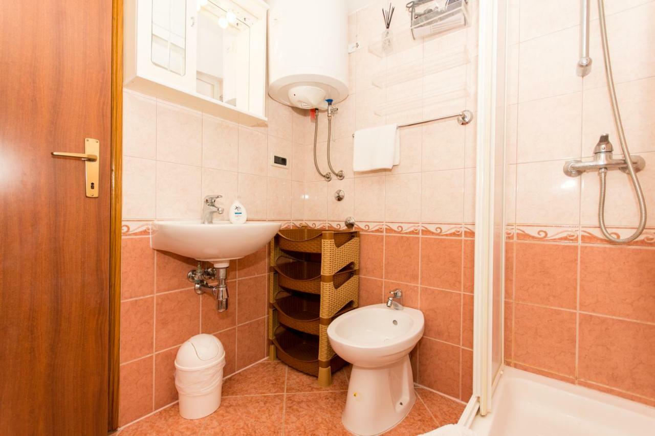 Apartments Cavar Trogir Bagian luar foto