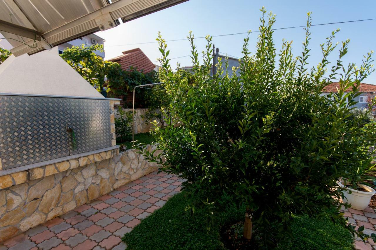 Apartments Cavar Trogir Bagian luar foto
